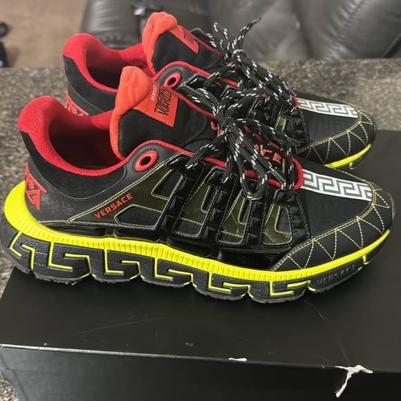 Versace - Picture 2 of 4